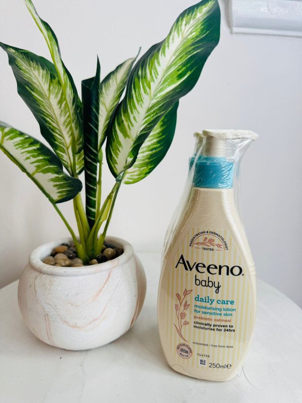 Aveeno Baby Daily Care Moisturising Lotion for Sensitive Skin 250ml