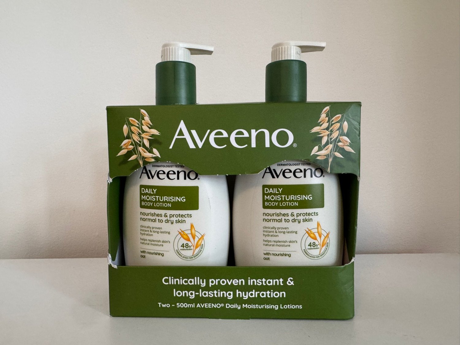 Aveeno Daily Moisturising Body Lotion with nourishes & protects For Normal To Dry Skin 500ml